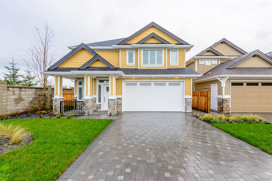 placing-gutter-on-house-roof-springfield-va